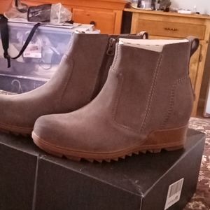 💕💕 CUTE SOREL WATERPROOF EVIE BOOTS 💕💕